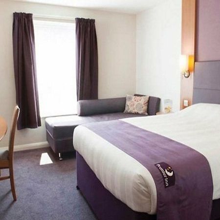 Premier Inn Ившем Экстерьер фото